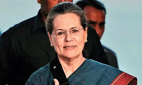 காங்கிரஸ் முன்னாள் தலைவர் சோனியா காந்தி தனியார் மருத்துவமனையில் அனுமதி