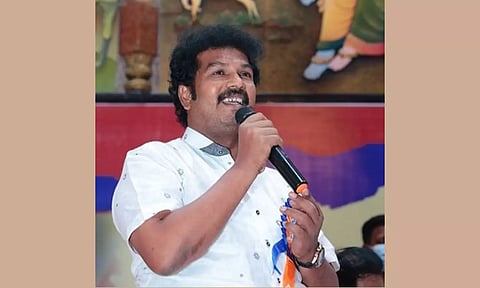 தேங்கிய தண்ணீரை தொழிலாளி வெறும் கையால் அகற்றிய விவகாரம்-  எபினேசர் எம்.எல்.ஏ. விளக்கம்
