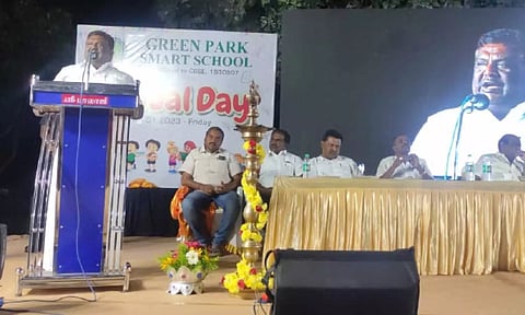 நிகழ்ச்சியில் அமைச்சர்  எஸ்.எஸ்.சிவசங்கர் பேசிய காட்சி.&nbsp;