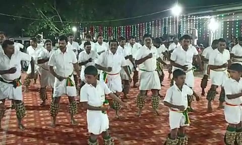 பல்லடம் கோவில் விழாவில் பெருஞ்சலங்கை ஆட்டம்