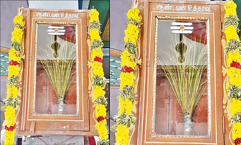 ஆண்டவன் உத்தரவு பெட்டியில் நெற்கதிர் வைத்து பூஜை