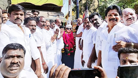 எம்.ஜி.ஆர். சிலைக்கு மாவட்ட செயலாளர் ராஜன்செல்லப்பா எம்.எல்.ஏ. தலைமையில்  நிர்வாகிகள் மாலை அணிவித்தனர்.