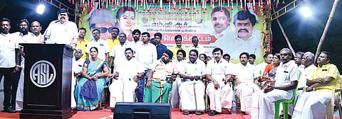 விருதுநகரில் நடந்த எம்.ஜி.ஆர்.பிறந்த நாள் விழா பொதுக்கூட்டத்தில் முன்னாள் அமைச்சர் கே.டி.ராஜேந்திர பாலாஜி பேசினார். அருகில் மாவட்ட அ.தி.மு.க. அவைத் தலைவர் எஸ்.ஆர். விஜயகுமரன், மாநில எம்.ஜி.ஆர். மன்ற துணைத் தலைவர் கலாநிதி, நகர செயலாளர் நைனார் முகமது, ஒன்றிய செயலாளர்கள் கே.கே.கண்ணன், மச்ச ராஜா, தர்மலிங்கம்  உள்ளனர்.