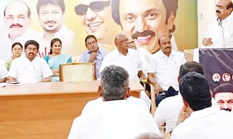 கூட்டத்தில்  பங்கேற்றவர்கள்.