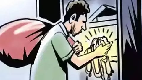 விவசாயி வீட்டில் நகை- வெள்ளி பொருட்கள் கொள்ளை