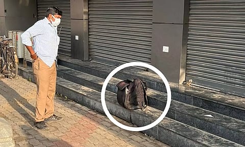 கடை முன்பு  கிடந்த மர்ம பையை படத்தில் காணலாம்.