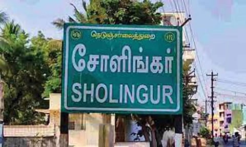 சோளிங்கர் பஸ் நிலையத்தில் ஆக்கிரமிப்பு கடைகளால் பயணிகள் அவதி