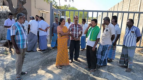 கல்குவாரியை முற்றுகையிட்ட விவசாயிகள், பொதுமக்கள்