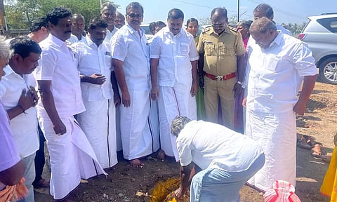 பூமிபூஜை விழா நடைபெற்றபோது எடுத்த படம்.&nbsp;