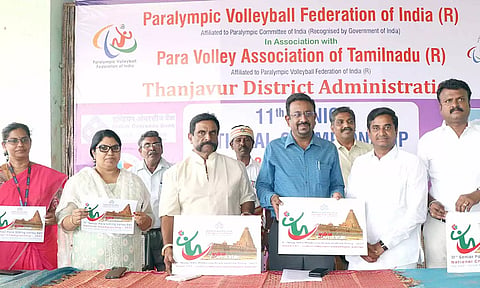 தஞ்சையில் நடக்கும் அகில இந்திய பாரா வாலிபால் போட்டி லோகோவை கலெக்டர் தினேஷ்பொன்ராஜ் ஆலிவர் வெளியிட்டார்.
