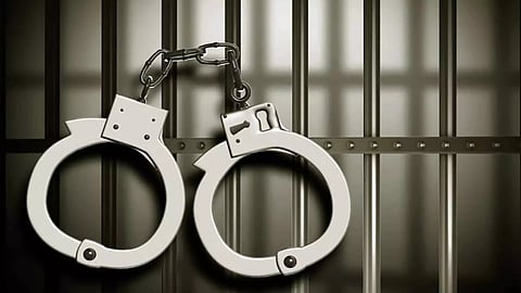 சட்டவிரோத மது விற்ற 4 பேர் கைது