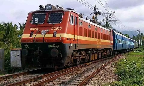 கோவை - சேலம் பாசஞ்சர் ரெயில் 6-வது முறையாக ரத்து - திருப்பூர் பயணிகள் அதிருப்தி