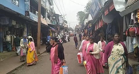 கோத்தகிரி-மார்க்கெட் சாலையை ஒரு வழிச்சாலையாக பயன்படுத்த வேண்டும்