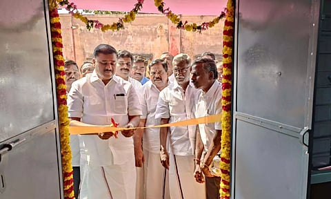 புதிய  கட்டிடத்தினை மார்க்கண்டேயன் எம்.எல்.ஏ. திறந்து வைத்த காட்சி.