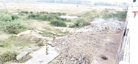 வேலூர் பாலாற்றில் லத்தேரி வாலிபரை வெட்டி கொலை செய்து வீசியதாக வதந்தி