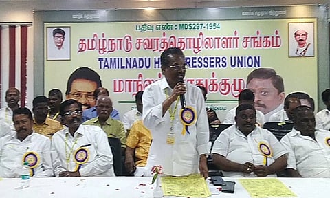 கார்பரேட் சலூன், பியூட்டி பார்லர்களால்  ஆயிரக்கணக்கான சவரத் தொழிலாளர் பாதிப்பு