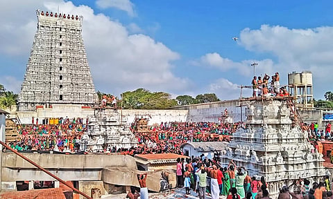 விமானங்களுக்கு புனித நீர் ஊற்றப்பட்டபோது எடுத்த படம்.