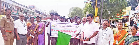 பேரணியை ஜி.எம். மருத்துவமனை டாக்டர். எம்.செபஸ்டின் ஆனந்த் கொடியசைத்து  தொடங்கி வைத்தபோது எடுத்தபடம்.