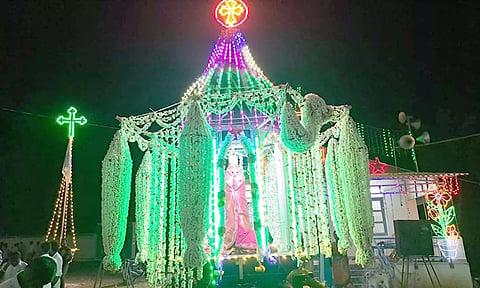தேர்பவனி  நடைபெற்றது.
