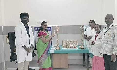 சுகாதார பணிகள்  இனை இயக்குநர் மருத்துவர் சாந்தி குத்துவிளக்கு ஏற்றி தொடங்கி வைத்தார்.&nbsp;