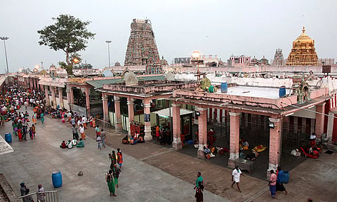 மகா சிவராத்திரியையொட்டி இரவு முழுவதும் பழனி முருகன் கோவிலில் சிறப்பு பூஜைகள்