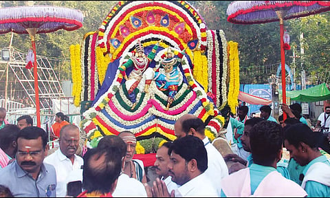பிரம்மோற்சவ விழா 5-வது நாள்: சோமாஸ்கந்தமூர்த்தி, காமாட்சி திருச்சி வாகனத்தில் வீதி உலா