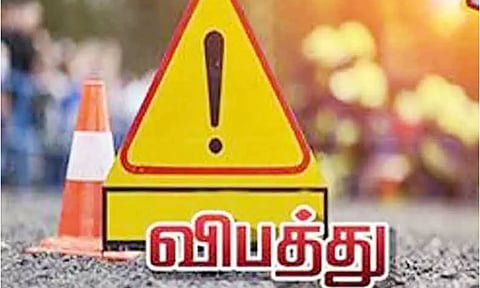 ஆம்புலன்ஸ் தலைக் குப்புற கவிழ்ந்தது விபத்து- குழந்தை உள்பட 4 பேர் காயம்