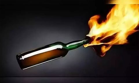 பெட்ரோல் குண்டு வீசிய 4 பேரை பிடிக்க தீவிரம்