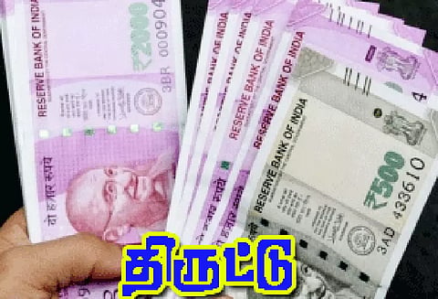 கடையின் பூட்டை உடைத்து  பணம் திருட்டு