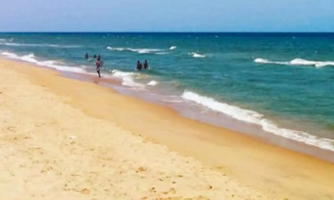 தூய்மையான கடற்கரை பட்டியலில் முதல் இடத்தை பிடித்துள்ள நீலாங்கரை கடற்கரையை படத்தில் காணலாம்.