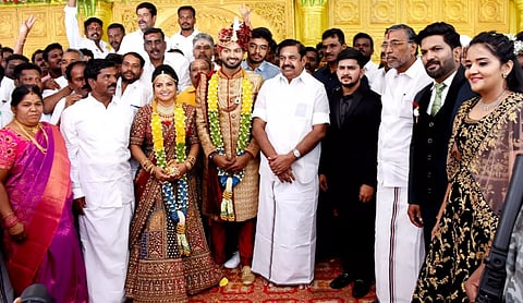 விழாவில் முன்னாள் முதல்-அமைச்சர் எடப்பாடி பழனிசாமி நேரில் கலந்து கொண்டு மணமக்களை வாழ்த்தினார்.&nbsp;&nbsp;