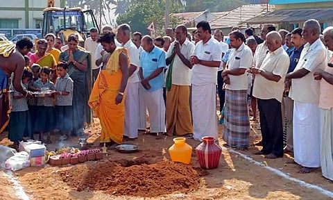 பல்லடம் அருகே அரசு  பள்ளிக்கு புதிய கட்டிடம் கட்ட பூமி பூஜை