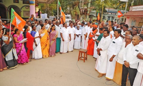 ஆர்ப்பாட்டத்தில் ஈடுபட்ட பாரதிய ஜனதாவினர்&nbsp;
