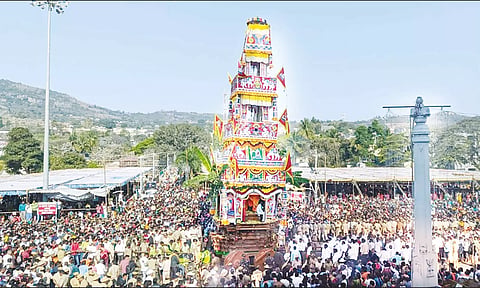 மலை மாதேஸ்வரா கோவிலில் தேரோட்டம்: திரளான பக்தர்கள் சாமி தரிசனம்