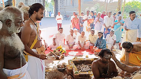 அகரம்சீகூர் அருகே அபராதரட்சகர் கோவிலில் கொடியேற்றம்