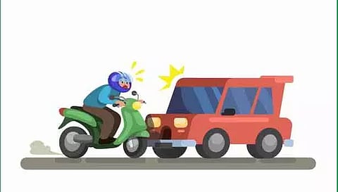 வேன்- பைக் மோதல்; நூற்பாலை தொழிலாளர்கள் உள்பட 15 பேர் படுகாயம்