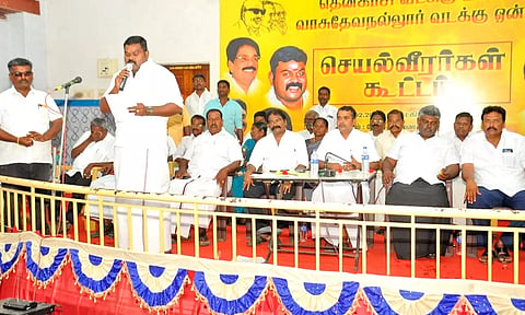 செயல் வீரர்கள் கூட்டத்தில் ராஜா எம்.எல்.ஏ. பேசிய போது எடுத்த படம்.&nbsp;