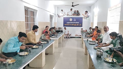 கோவையில் மாநகராட்சி பள்ளி மாணவர்களுடன் காலை உணவு சாப்பிட்ட கலெக்டர், கமிஷனர்