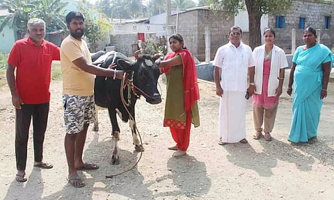 முகாமை சாமளாபுரம் பேரூராட்சி மன்றத்தலைவர் விநாயகாபழனிச்சாமி பார்வையிட்ட காட்சி.&nbsp;