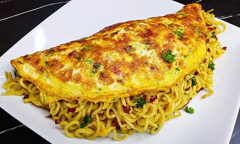 குழந்தைகளுக்கு விருப்பமான மேகி நூடுல்ஸ் ஆம்லெட்