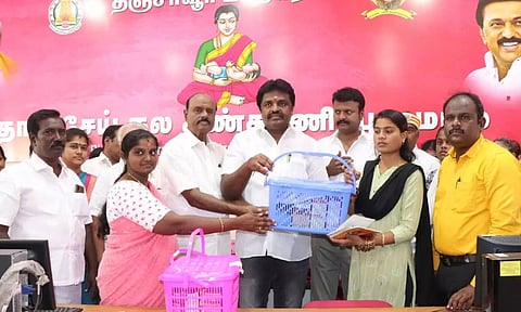 விழாவில் தாய் சேய் நல ஊட்டச்சத்து பெட்டகம் வழங்கப்பட்டது.