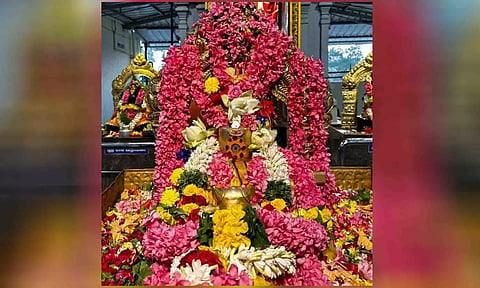 வெள்ளகோவில் சிவன்கோவிலில் சிறப்பு வழிபாடு நடைபெற்ற காட்சி.&nbsp;