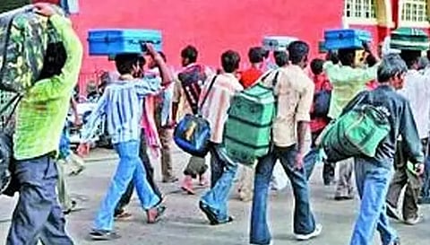 பரமத்தி வேலூர் பகுதியில் வேலை செய்யும்  வட மாநிலத்தவர்களுக்கு உரிய பாதுகாப்பு