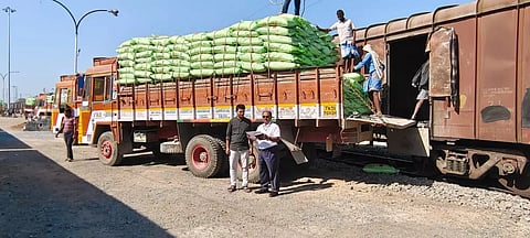 ஓடிசாவிலிருந்து ரயில் மூலம்  உரங்கள் தருமபுரி வருகை