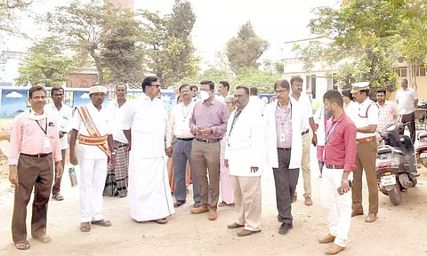மேம்பாட்டு பணிகள் குறித்து எஸ்.எஸ்.பழனி மாணிக்கம் எம்.பி, 
கலெக்டர் தினேஷ் பொன்ராஜ் ஆலிவர் ஆகியோர் ஆய்வு செய்தனர்.