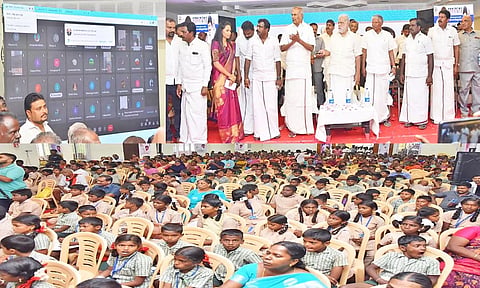 நாங்குநேரியில் ஸ்மார்ட் வகுப்பறைகளை அமைச்சர் ஐ.பெரியசாமி திறந்து வைத்த போது எடுத்தபடம். அருகில் சபாநாயகர் அப்பாவு, முன்னாள் சபாநாயகர் ஆவுடையப்பன், மாவட்ட பஞ்சாயத்து தலைவர் வி.எஸ்.ஆர்.ஜெகதீஷ் மற்றும் பலர் உள்ளனர்.