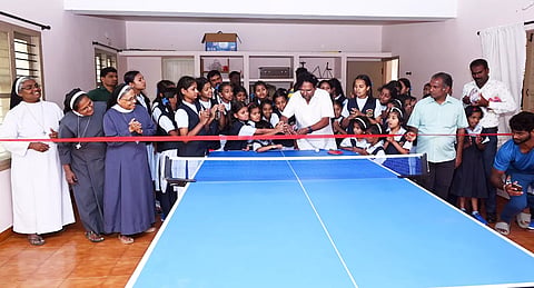 மான்போர்ட் சிறப்பு பள்ளிக்கு  ரூ.11 லட்சம் கல்வி உபகரணங்கள்