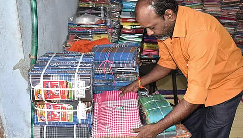 கோடை காலத்தையொட்டி ஈரோடு ஜவுளி சந்தையில் காட்டன் துணிகள் விற்பனை அதிகரிப்பு