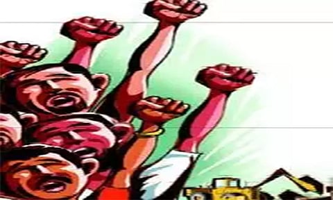 வருவாய் ஆய்வாளர் அலுவலகத்தை விவசாயிகள் முற்றுகை