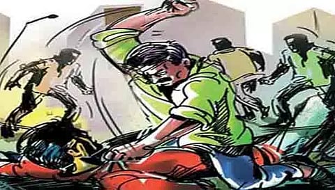 தூத்துக்குடியில் தொழிலாளியை கல்லால் தாக்கி கொல்ல முயன்ற நண்பர்கள்